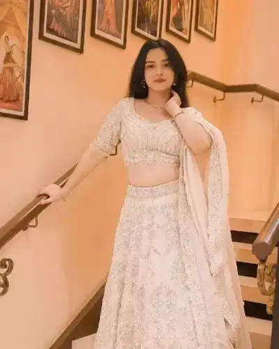 Escort Naginimora
